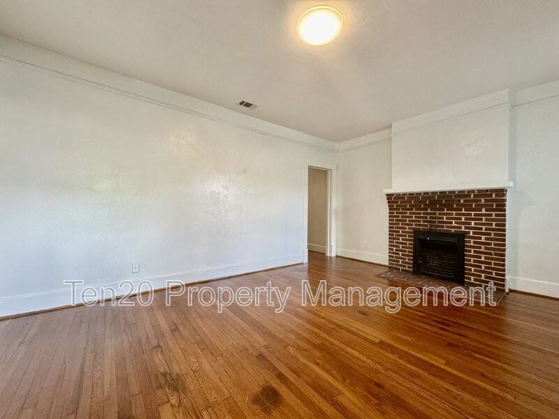 1219 Owsley Ave - Photo 3 of 10