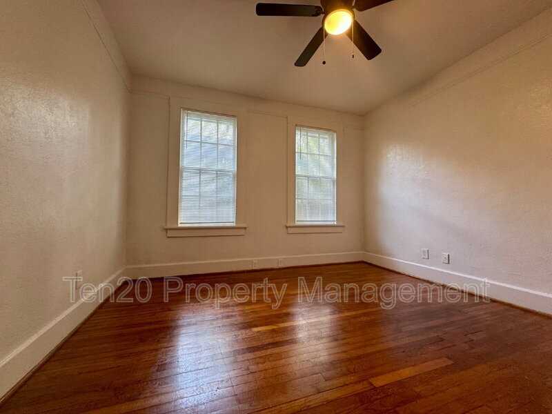 1219 Owsley Ave - Photo 7 of 10