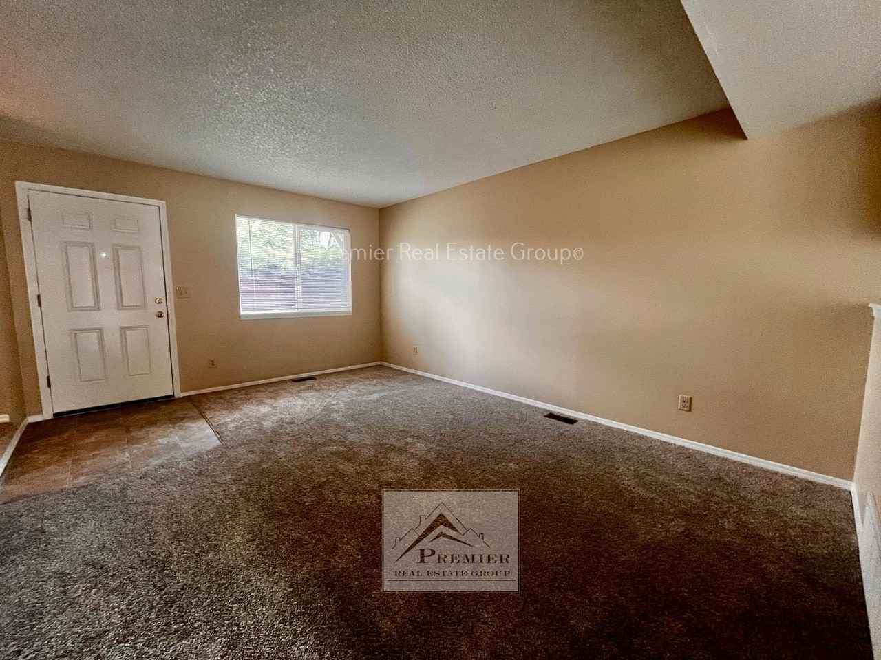1751 Shenandoah Dr #B - Photo 2 of 7