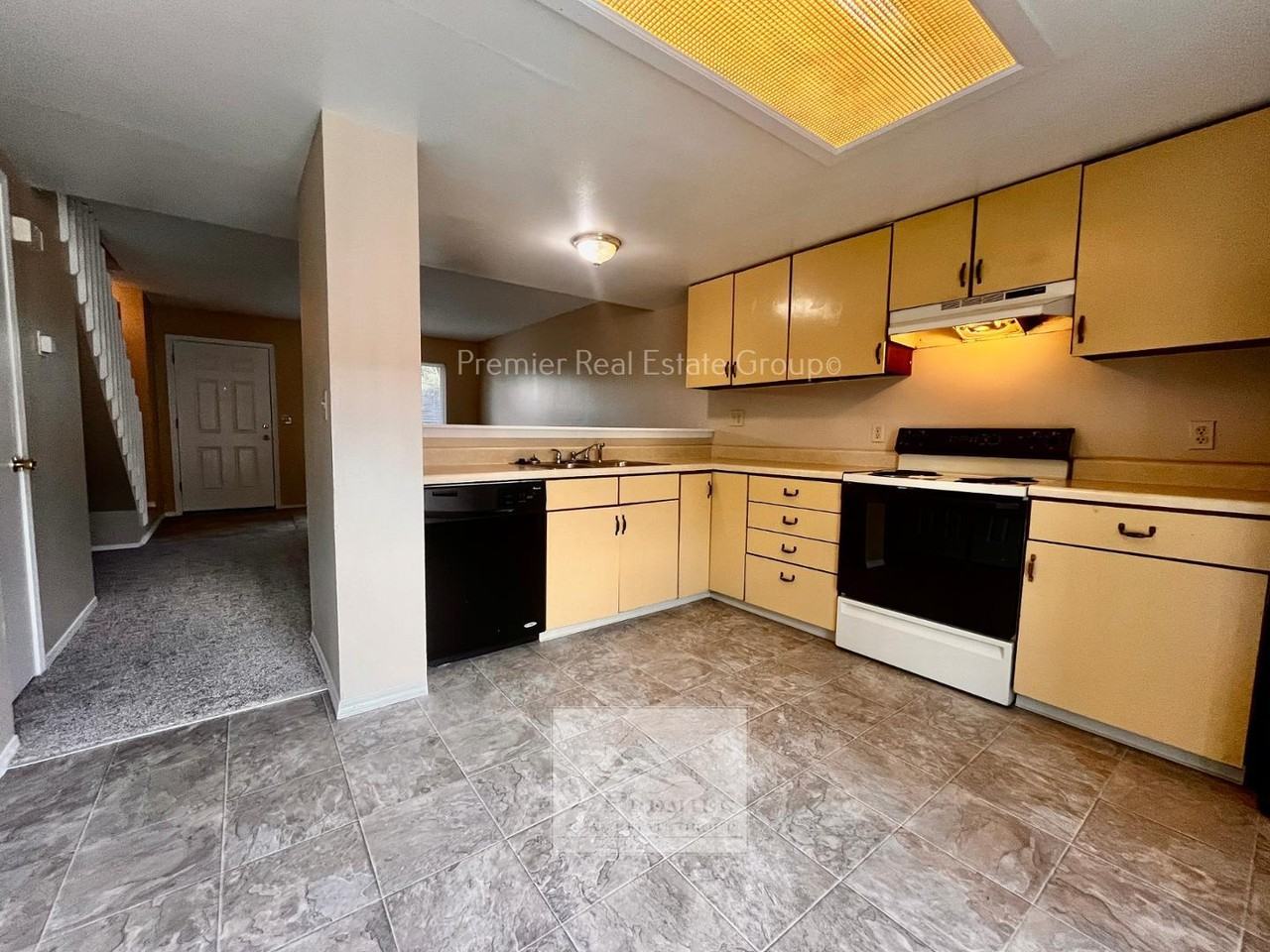 1751 Shenandoah Dr #B - Photo 4 of 7