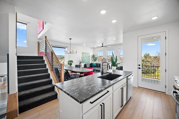 3095 Curly Grv - Photo 4 of 50