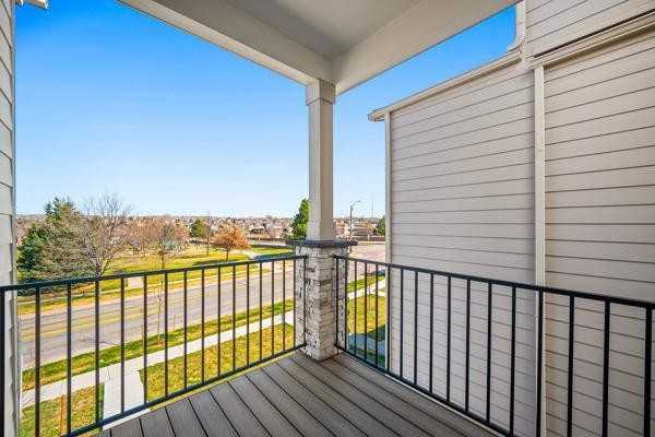 3095 Curly Grv - Photo 5 of 50