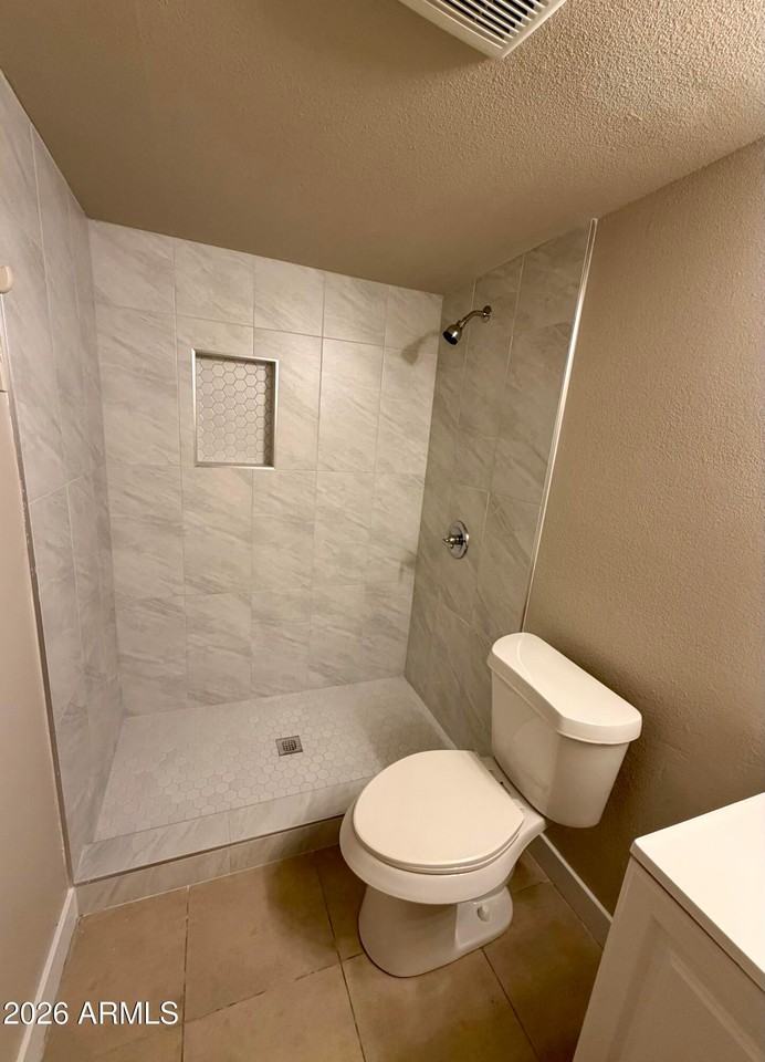 11446 N 33rd Ave - Photo 7 of 12