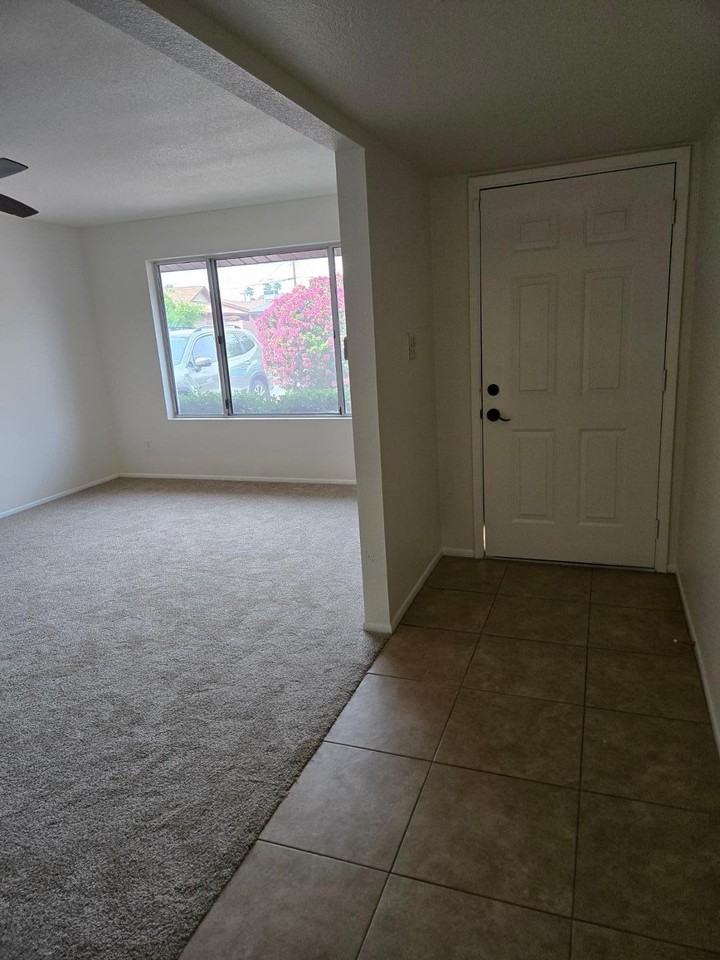 1719 N Circle Dr - Photo 2 of 11