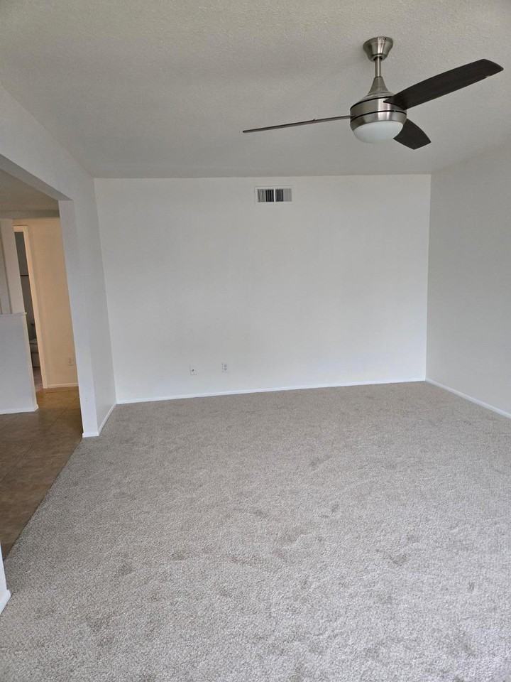 1719 N Circle Dr - Photo 3 of 11