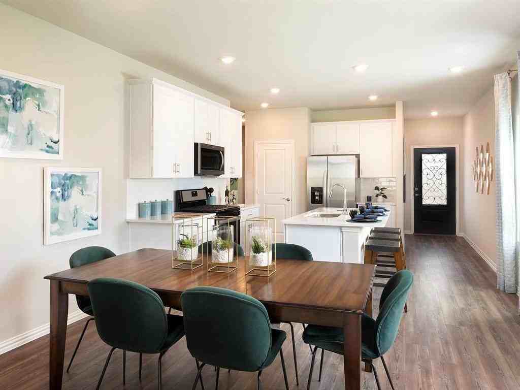 615 Hemingway Ln - Photo 4 of 9