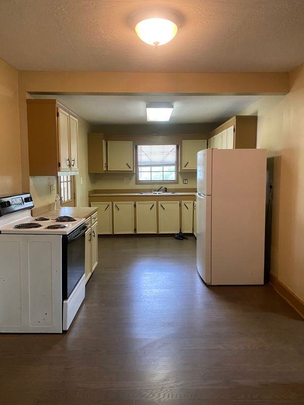 1204 Cherry St - Photo 2 of 9