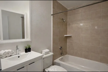 318 W Avenue 37 - Photo 2 of 7