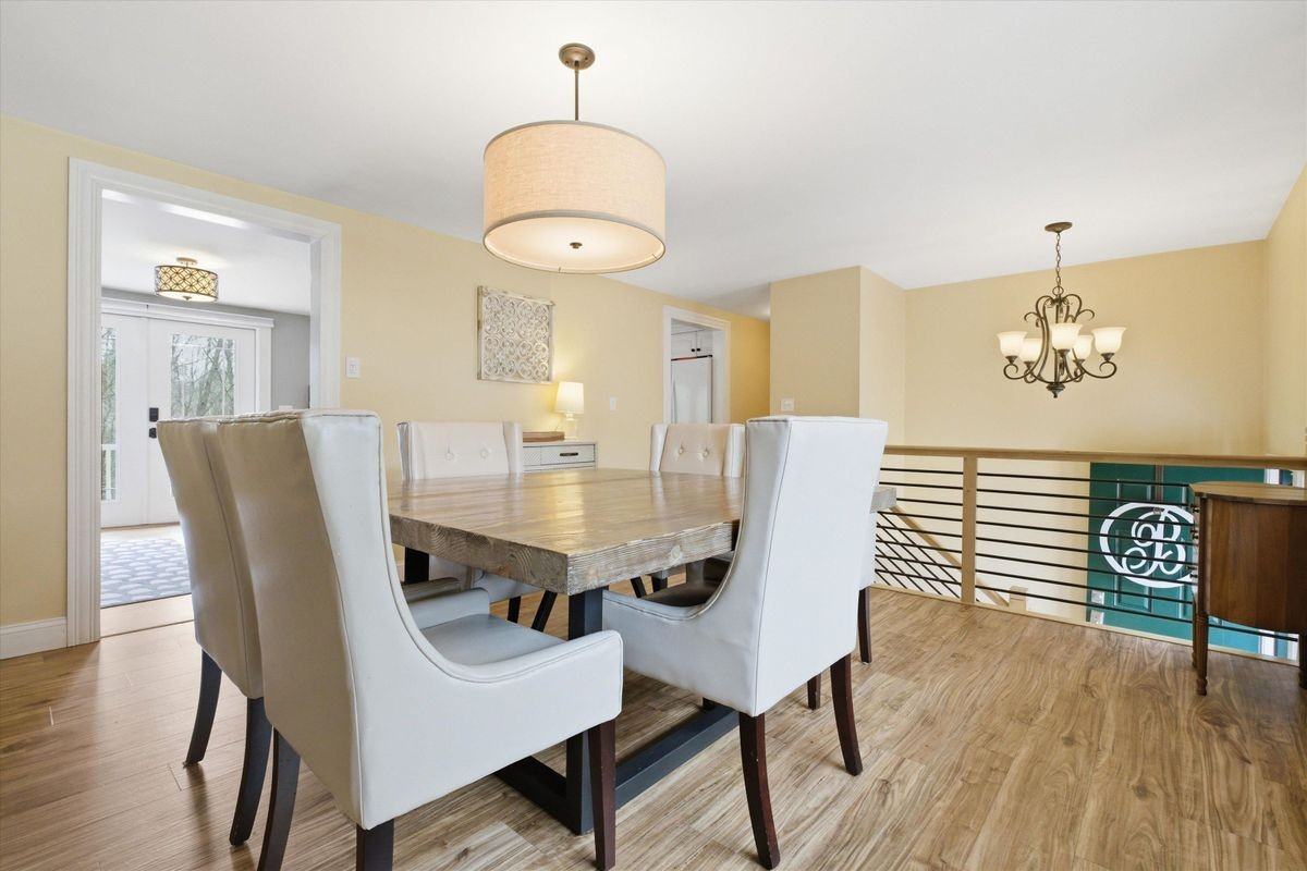 32 Edinburgh Dr - Photo 4 of 40