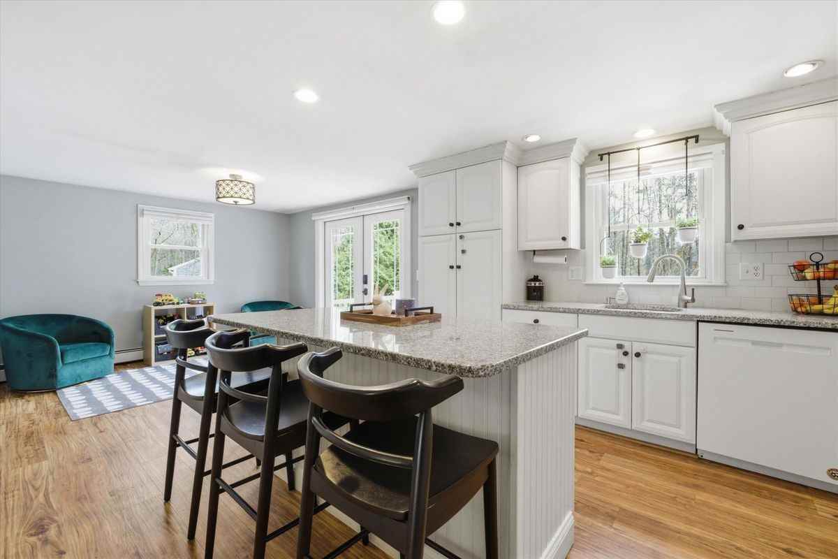 32 Edinburgh Dr - Photo 6 of 40