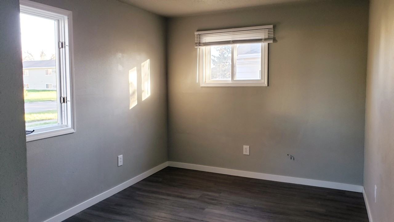 1042 17th St N #1042 - Photo 3 of 12