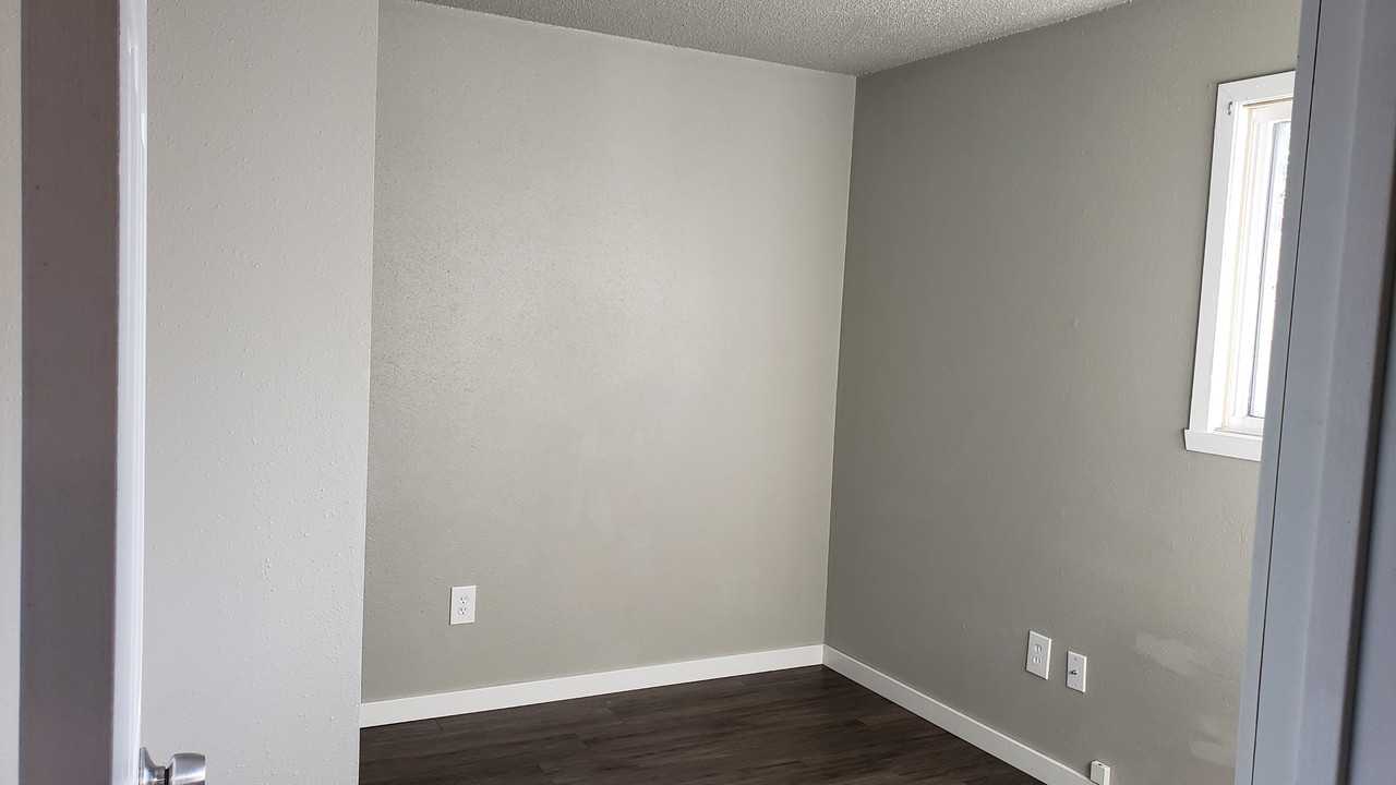 1042 17th St N #1042 - Photo 4 of 12