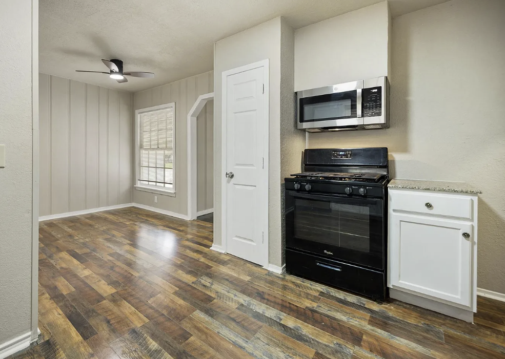 3837 Earl St #B - Photo 7 of 8