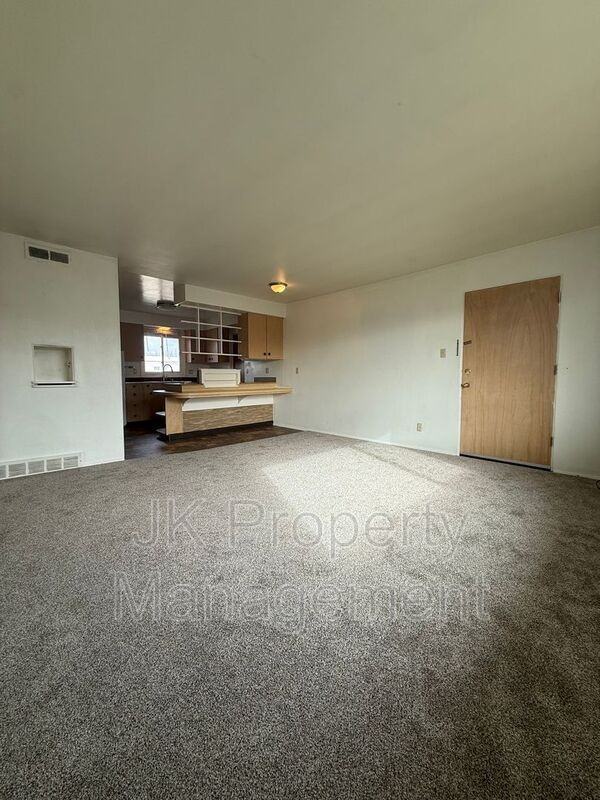 1223 Smelter Ave Ne #04 - Photo 3 of 20