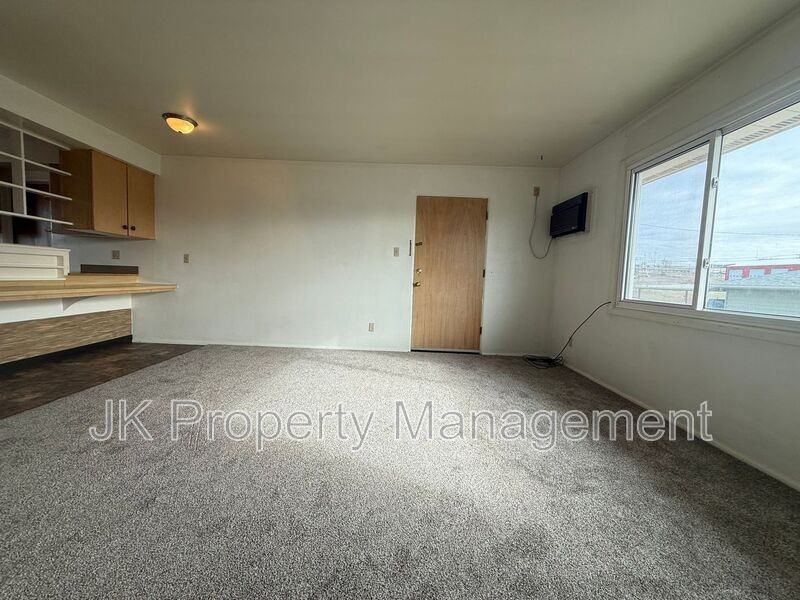 1223 Smelter Ave Ne #04 - Photo 6 of 20