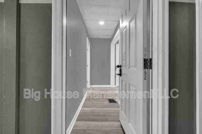 1725 Hollins St - Photo 3 of 29