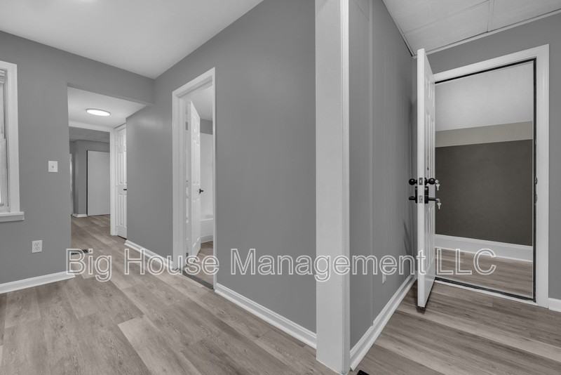 1725 Hollins St - Photo 4 of 29