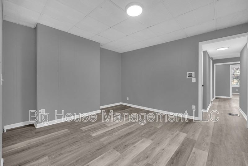 1725 Hollins St - Photo 5 of 29