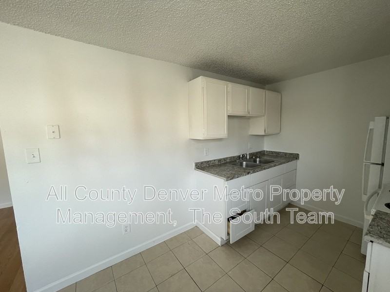 1622 Alton St #202 - Photo 2 of 10