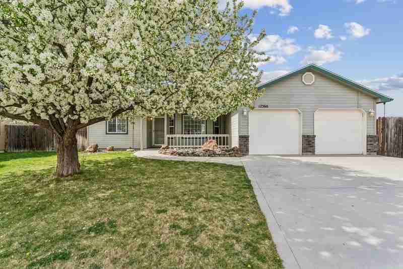 12566 W Norristown St - Photo 3 of 37