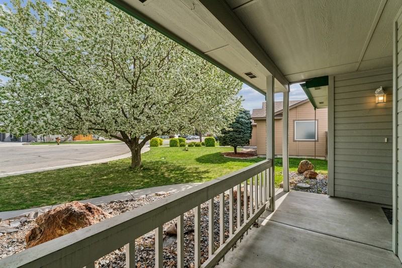 12566 W Norristown St - Photo 5 of 37