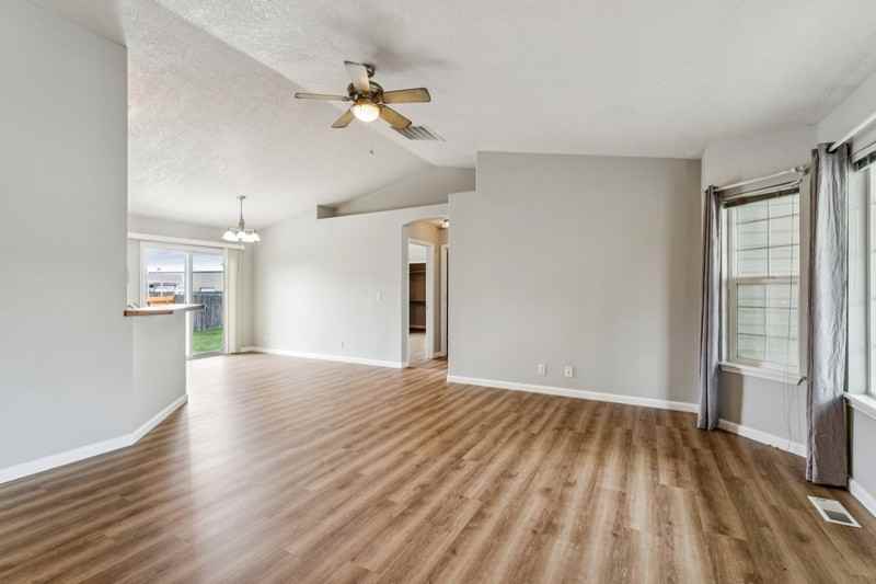 12566 W Norristown St - Photo 7 of 37