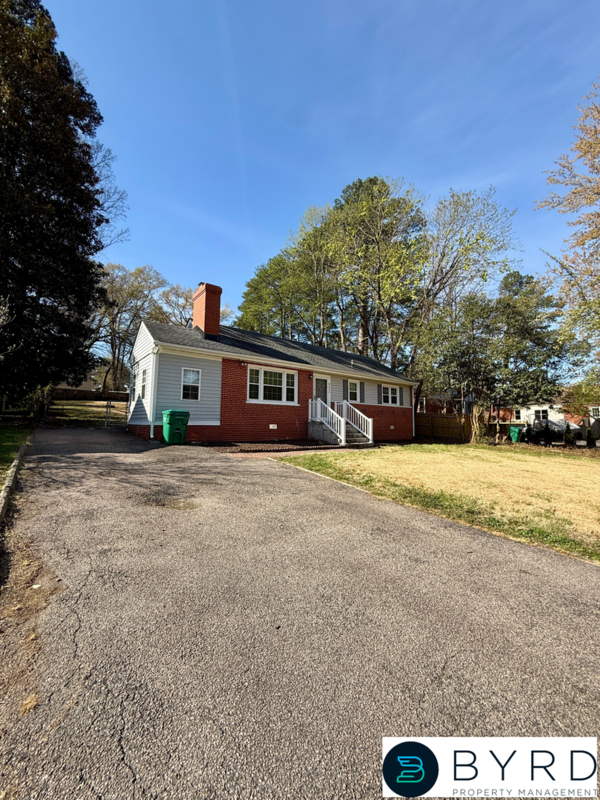 9023 Farmington Dr - Photo 2 of 26