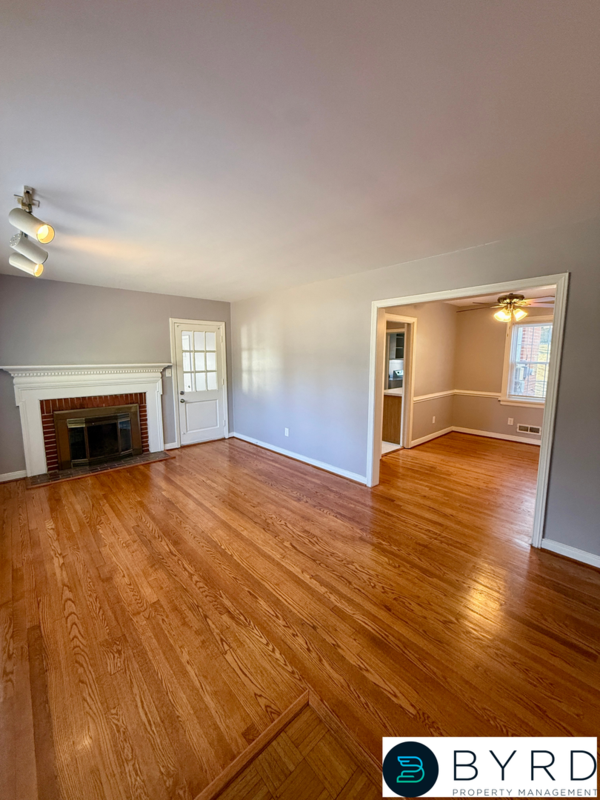 9023 Farmington Dr - Photo 4 of 26