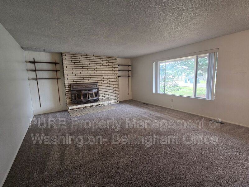 3366 Cherrywood Ave - Photo 4 of 19