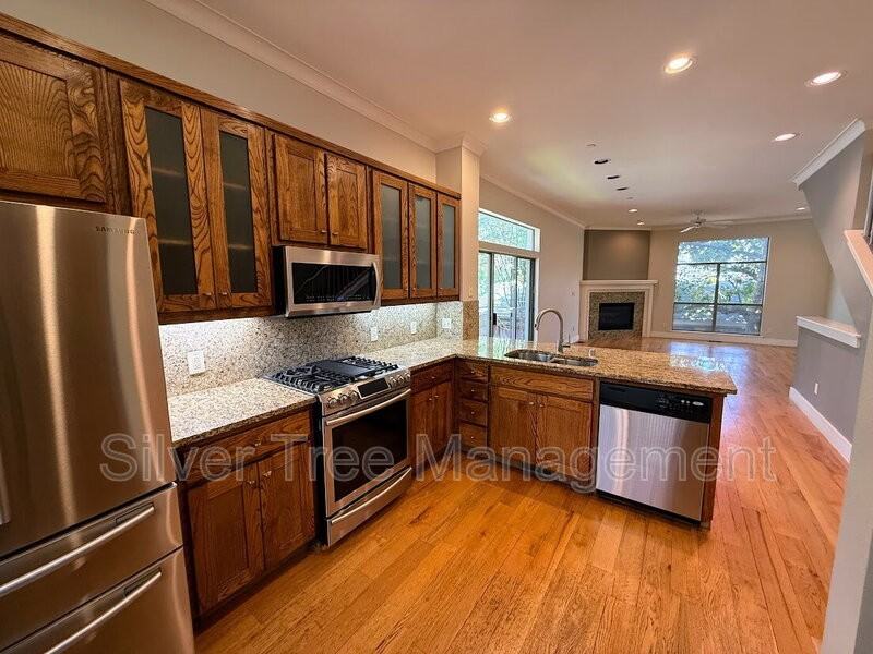 3204 Wycliff Ave - Photo 3 of 37