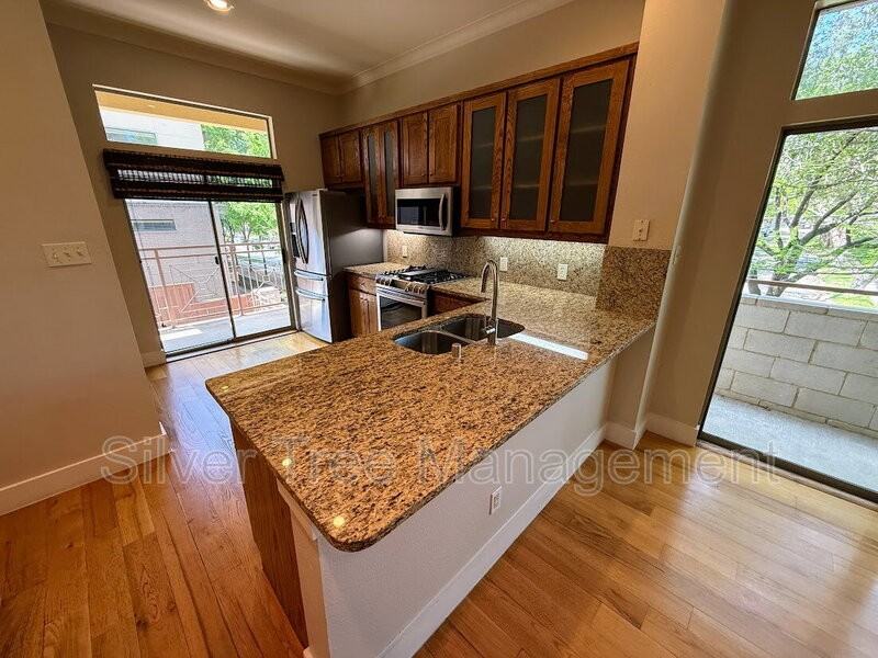 3204 Wycliff Ave - Photo 6 of 37