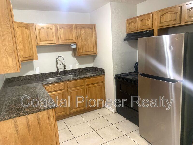 3715 E Idlewild Ave - Photo 2 of 14