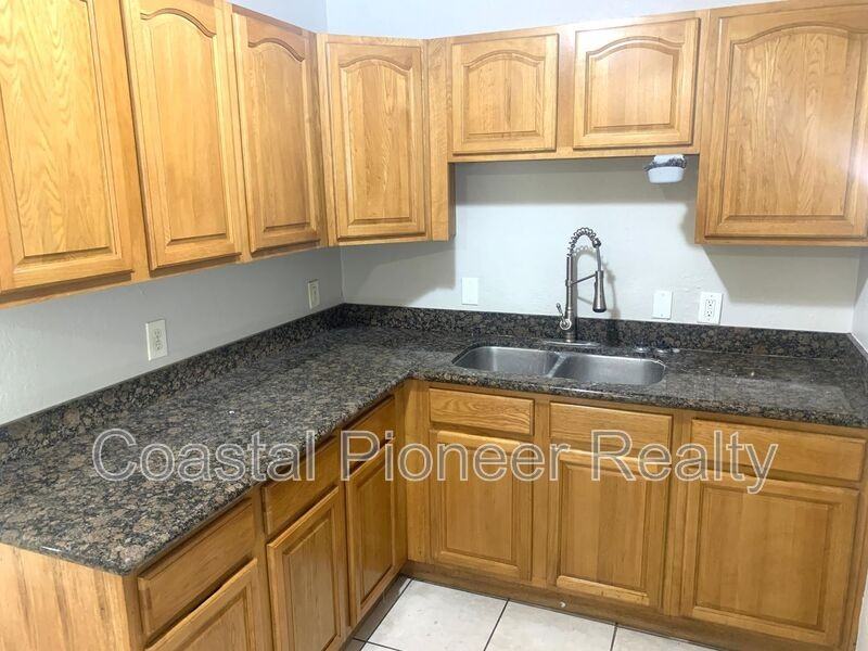 3715 E Idlewild Ave - Photo 3 of 14