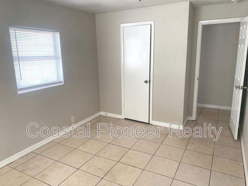 3715 E Idlewild Ave - Photo 5 of 14