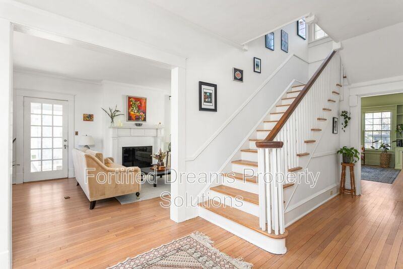 915 N Eugene St - Photo 6 of 40