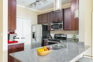 featured image of 1084 W Oakland Ave