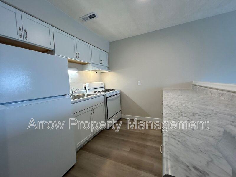 5703 S 14th St - Photo 2 of 7