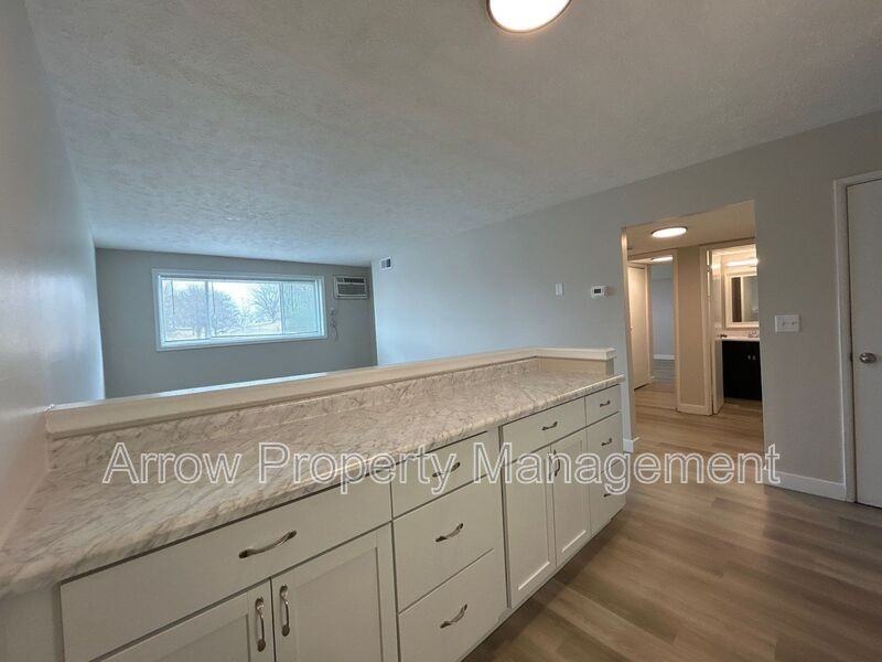5703 S 14th St - Photo 3 of 7