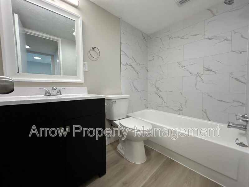 5703 S 14th St - Photo 6 of 7