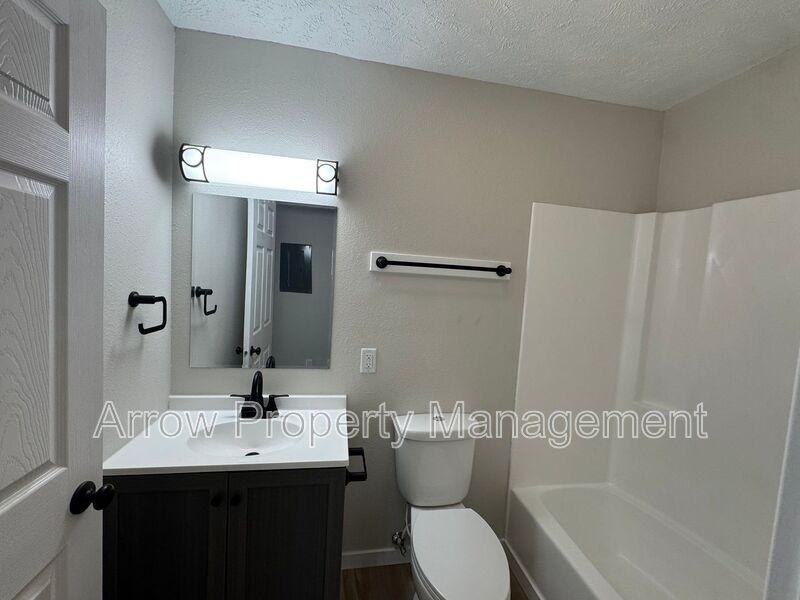 610 S 7th St - Photo 4 of 6