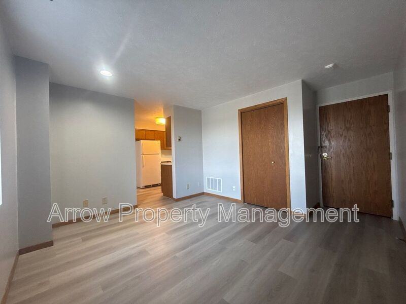 208 E 5th St - Photo 2 of 9