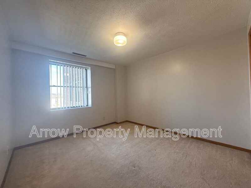 208 E 5th St - Photo 6 of 9