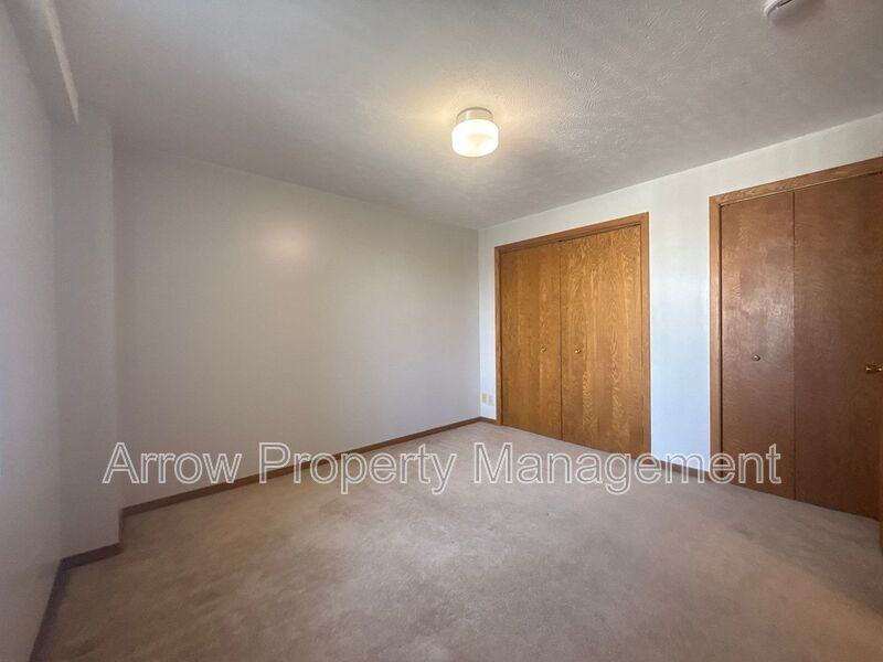 208 E 5th St - Photo 7 of 9