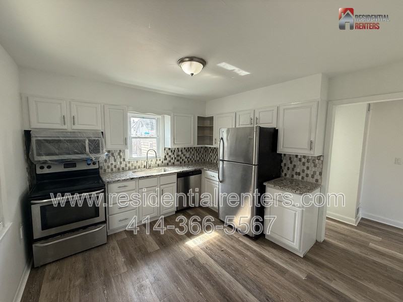 6621 W Lincoln Ave - Photo 3 of 10