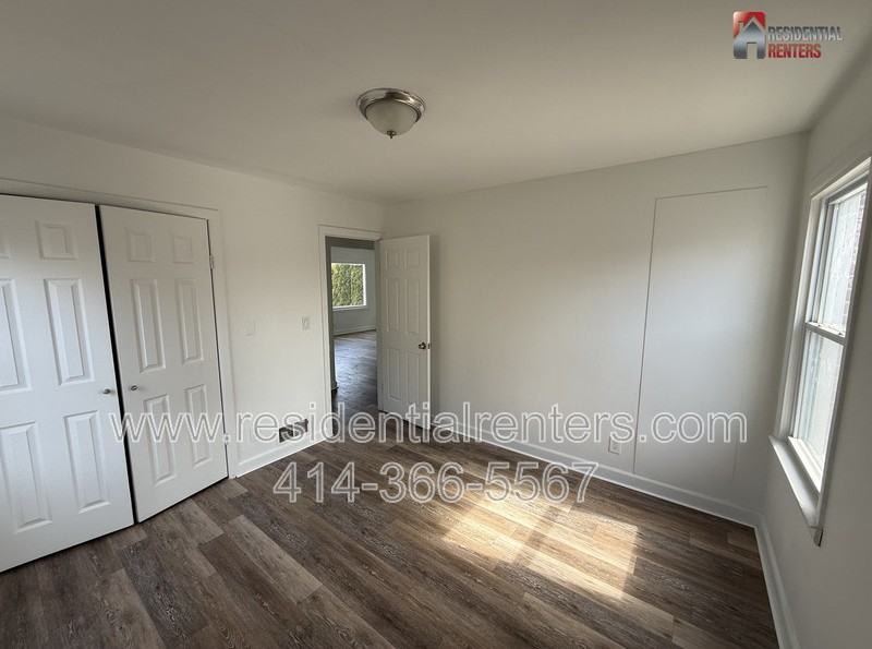 6621 W Lincoln Ave - Photo 5 of 10