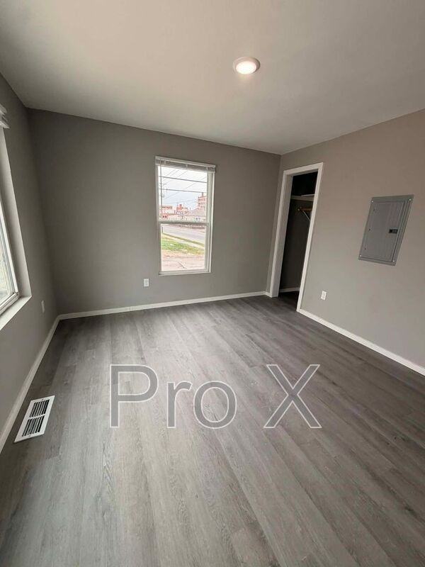 117-121 S Byers Apartments - Photo 3 of 13