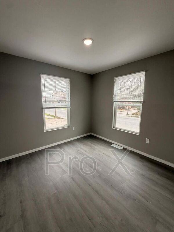 117-121 S Byers Apartments - Photo 5 of 13