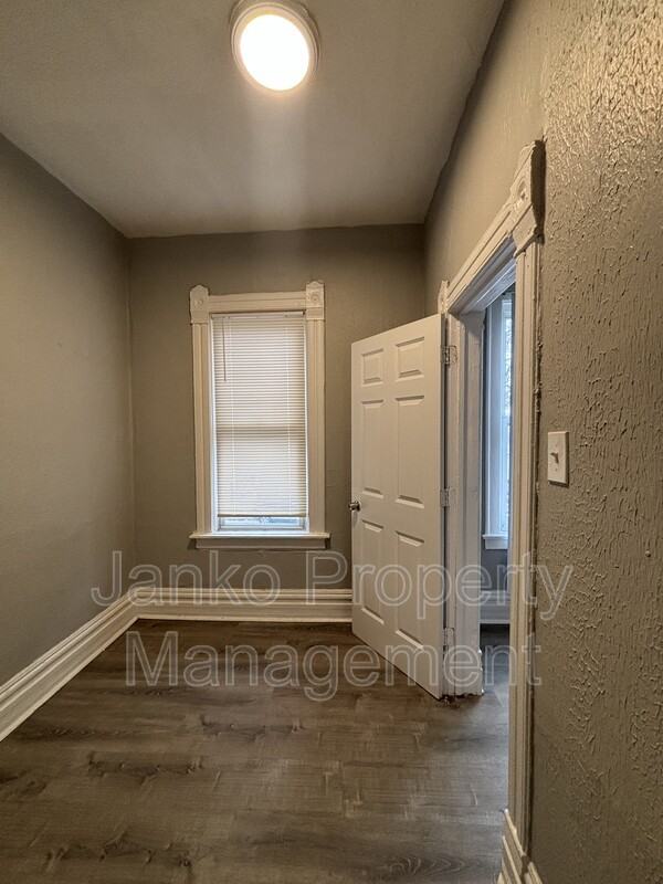 7636 S Drexel Ave #2 - Photo 4 of 8