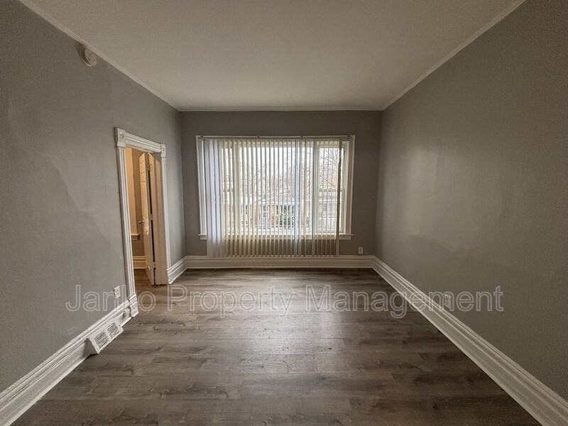 7636 S Drexel Ave #2 - Photo 6 of 8