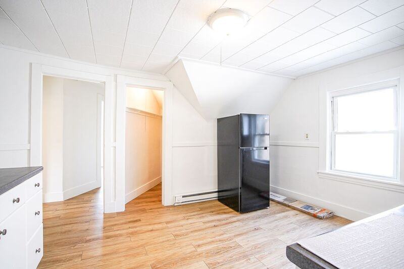 83 Wilmont St - Photo 5 of 12